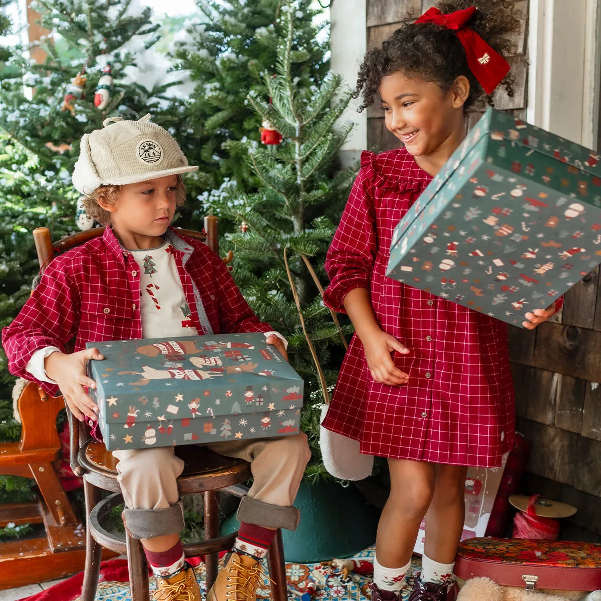 Robe rouge et blanche à carreaux en flanelle brossée, enfant  || Red and white plaid dress in brushed flannel, child